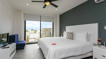 Estudio estándar, 1 cama de matrimonio grande con sofá cama, cocina básica | Caja fuerte y mobiliario individual