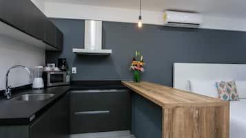 Full-sized fridge, microwave, stovetop, coffee/tea maker