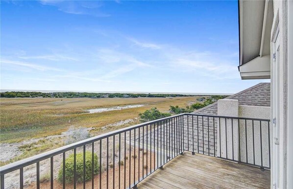 House, 6 Bedrooms | Balcony
