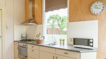 Microondas, horno y parrilla de estufa