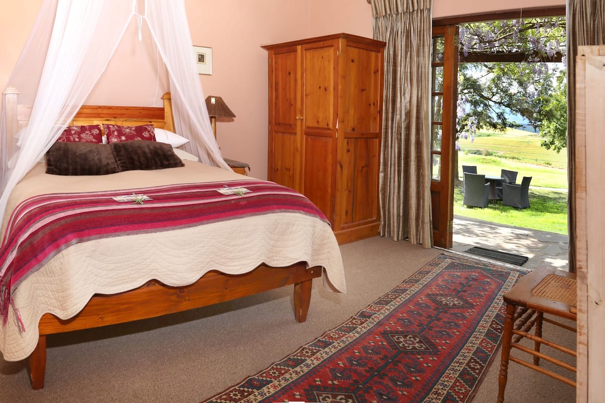 Comfort Room, 1 Bedroom (Double bedded room: Ossie the Ostrich) | 3 bedrooms, minibar, bed sheets