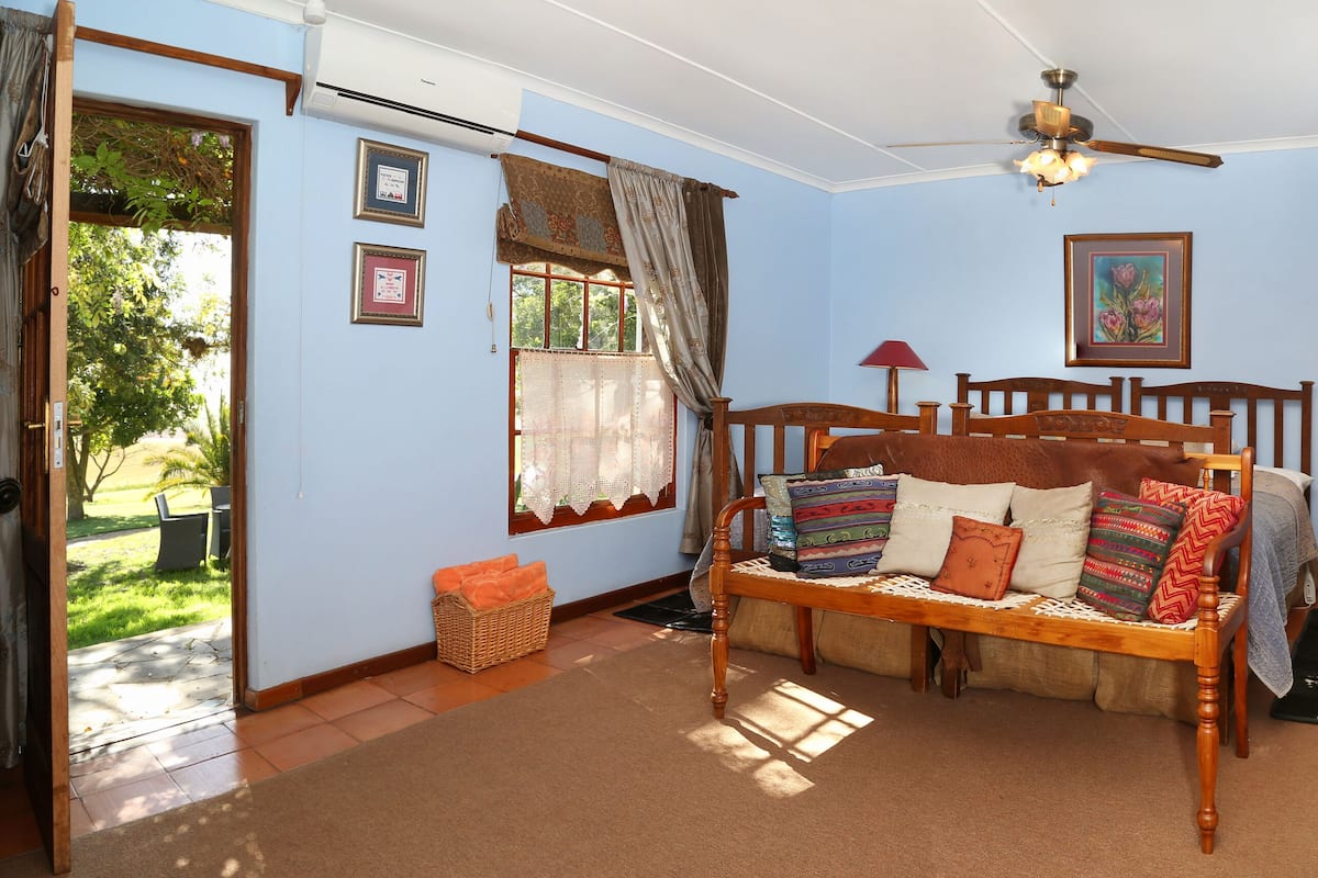 Comfort Room, 1 Bedroom (Twin bedded room: Blue Crane) | 3 bedrooms, minibar, bed sheets