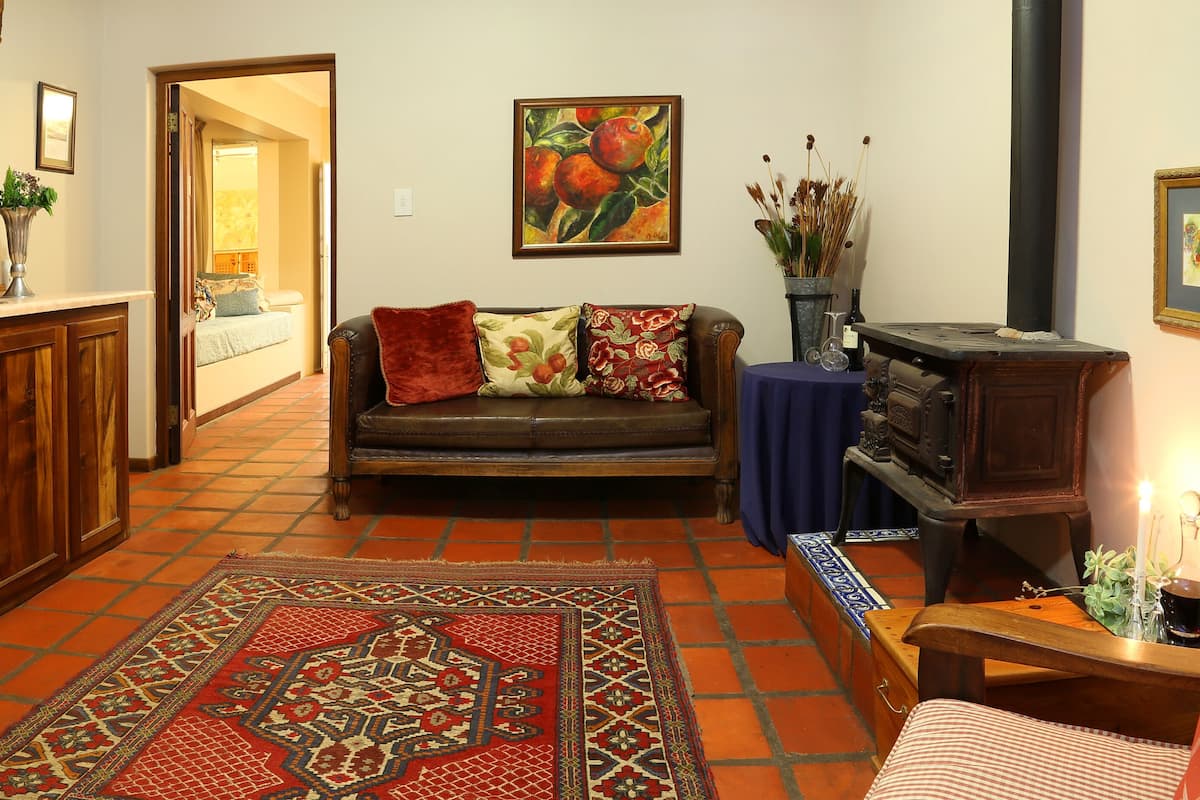 Luxury Cottage, 1 Bedroom, Pool Access, Mountain View (Small cottage: Red Bishop) | 3 bedrooms, minibar, bed sheets