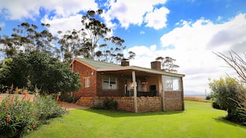 Familie cottage, 3 slaapkamers (Denham Bustard Family Cottage) | Een minibar, beddengoed