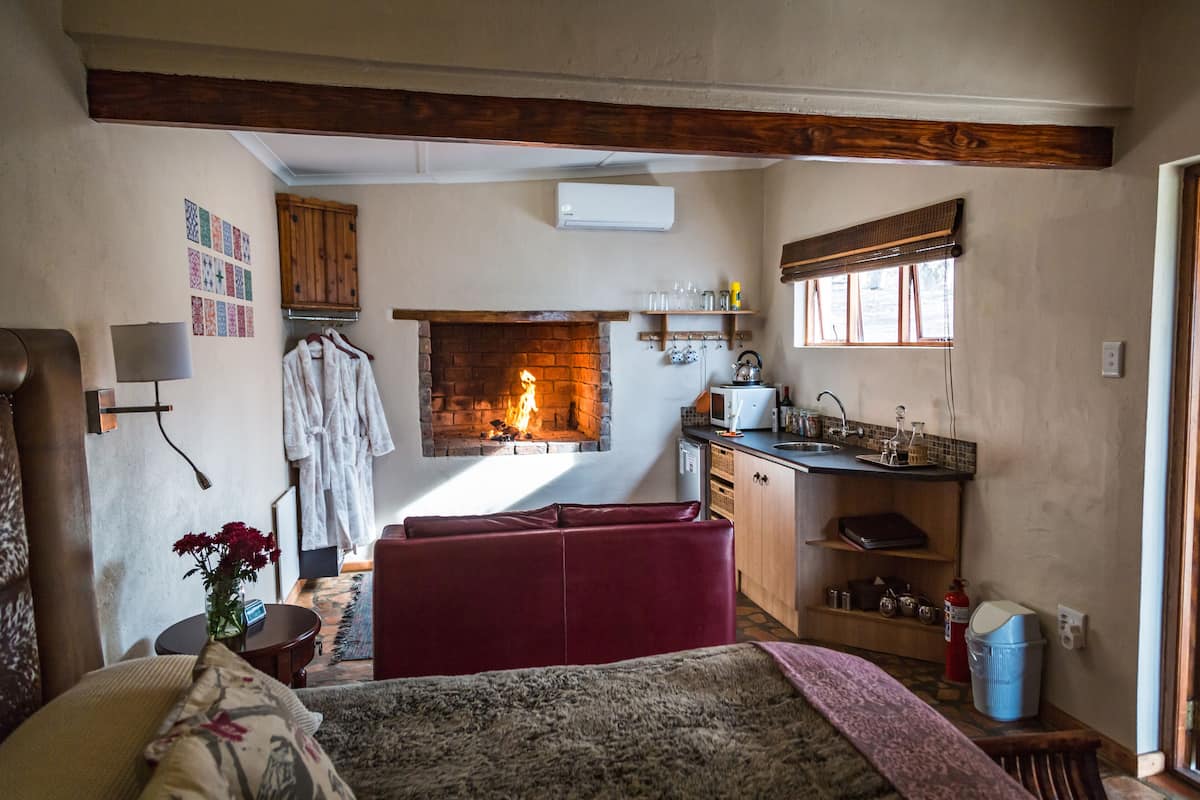 Comfort Studio, 1 Bedroom (Porcupine) | 3 bedrooms, minibar, bed sheets