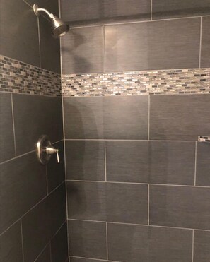 Room 16 | Bathroom | Shower, free toiletries, hair dryer, towels - White Horse Hotel (Spirit Lake)