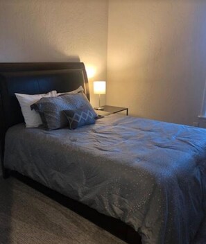 Room - White Horse Hotel (Spirit Lake)