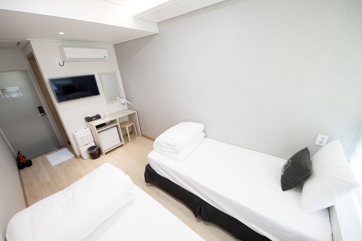 Standard Twin Room | Premium bedding, desk, free WiFi