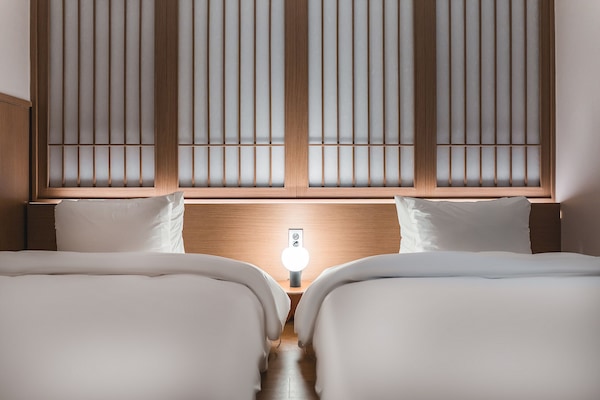 Family Twin | Premium bedding, down comforters, Select Comfort beds, soundproofing