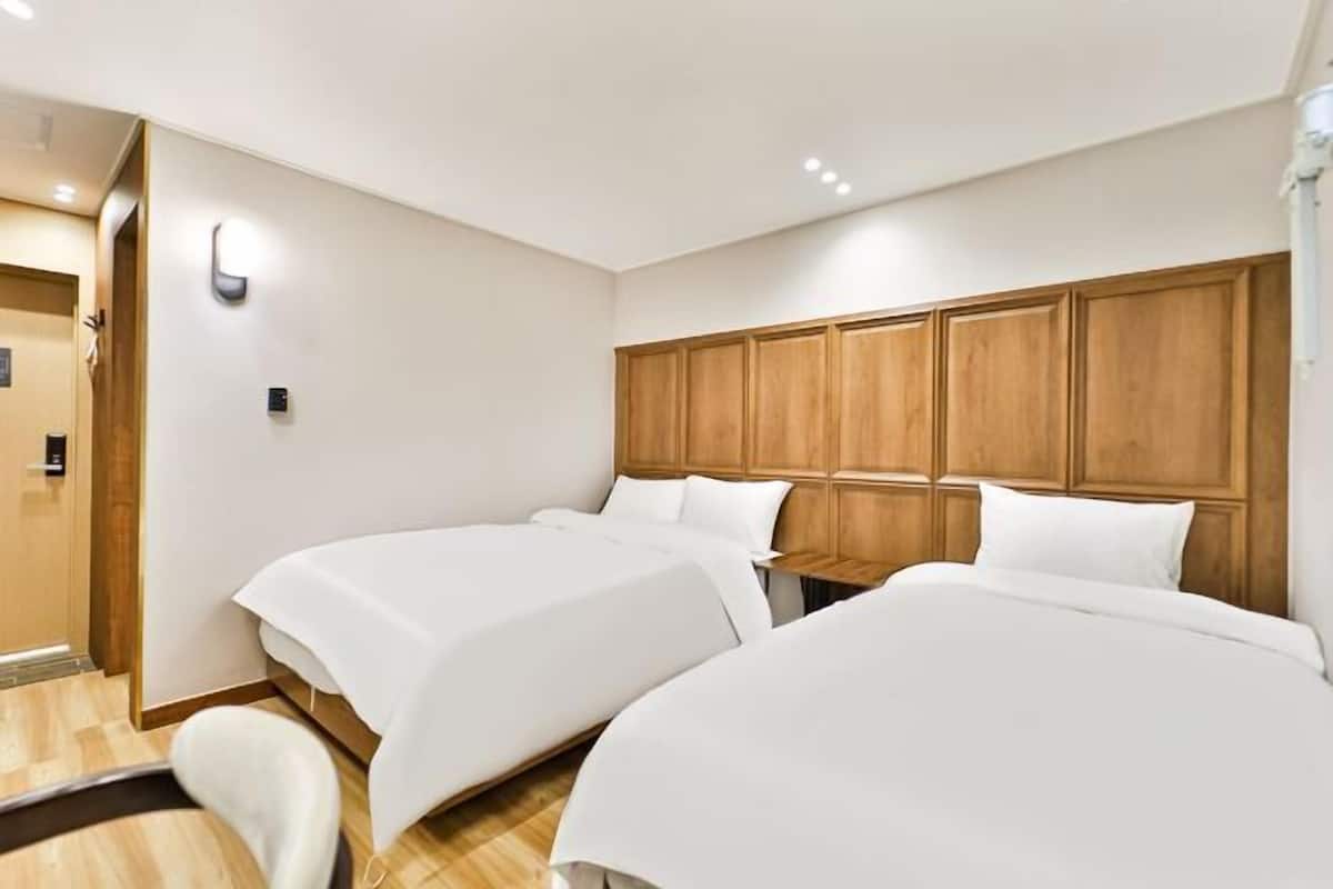 Premium bedding, down comforters, Select Comfort beds, soundproofing