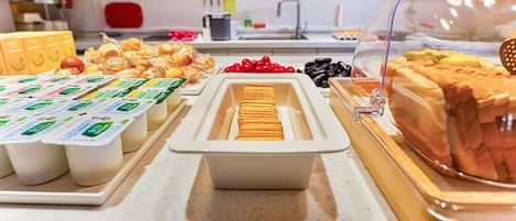 Free daily continental breakfast