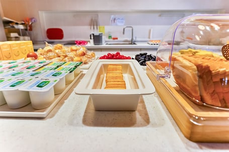 Free daily continental breakfast