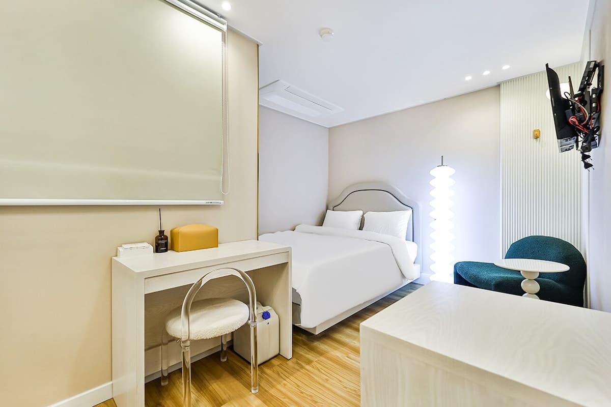 Suite | Premium bedding, down comforters, Select Comfort beds, soundproofing