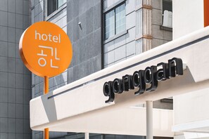 Mặt tiền nơi lưu trú