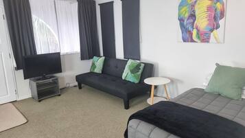 Apartment, 1 Bedroom (Unit 5) | Living area
