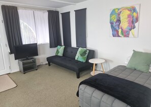 Apartment, 1 Bedroom (Unit 5) | Living area
