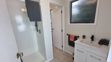 Triple Studio (Unit 6) | Bathroom