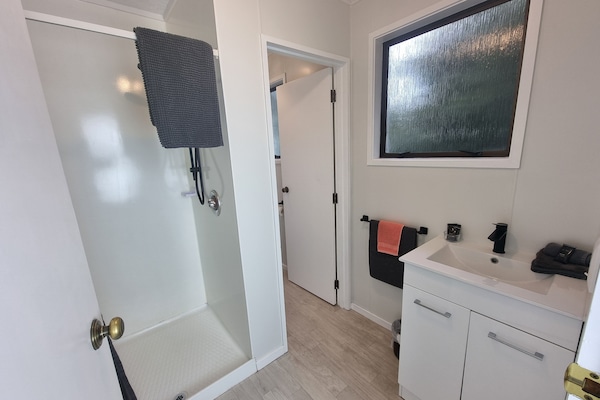 Triple Studio (Unit 6) | Bathroom | Shower, free toiletries, hair dryer, towels