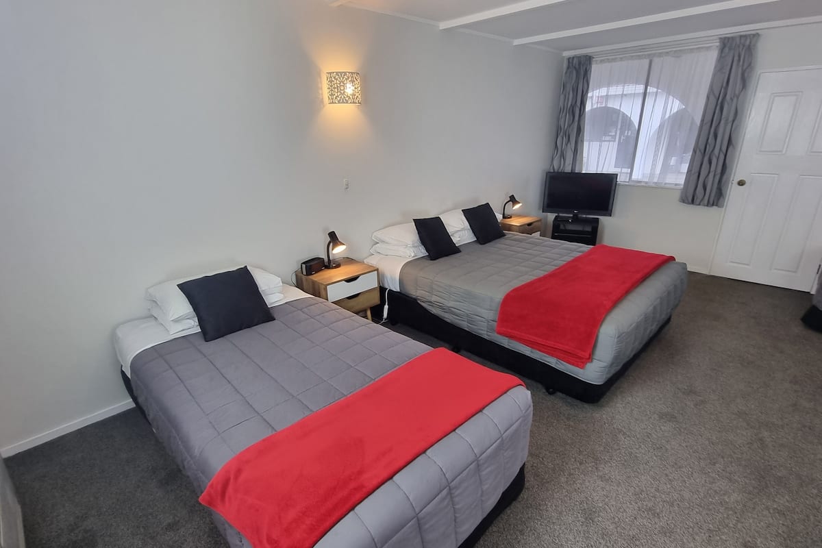 Family Studio (Unit 3) | Iron/ironing board, free cribs/infant beds, free WiFi
