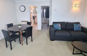Apartment, 1 Bedroom (Unit 4) | Living room