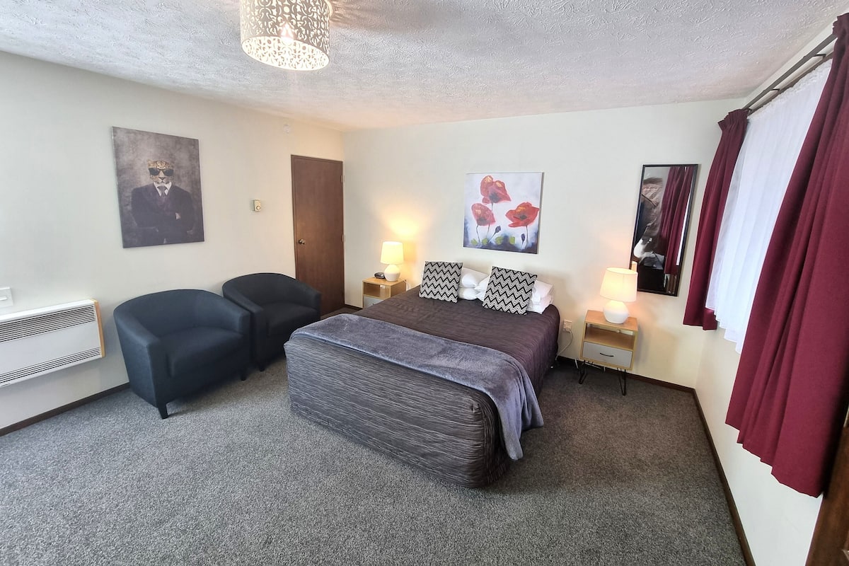 Double Studio (Unit 7) | Iron/ironing board, cribs (free), WiFi (free)