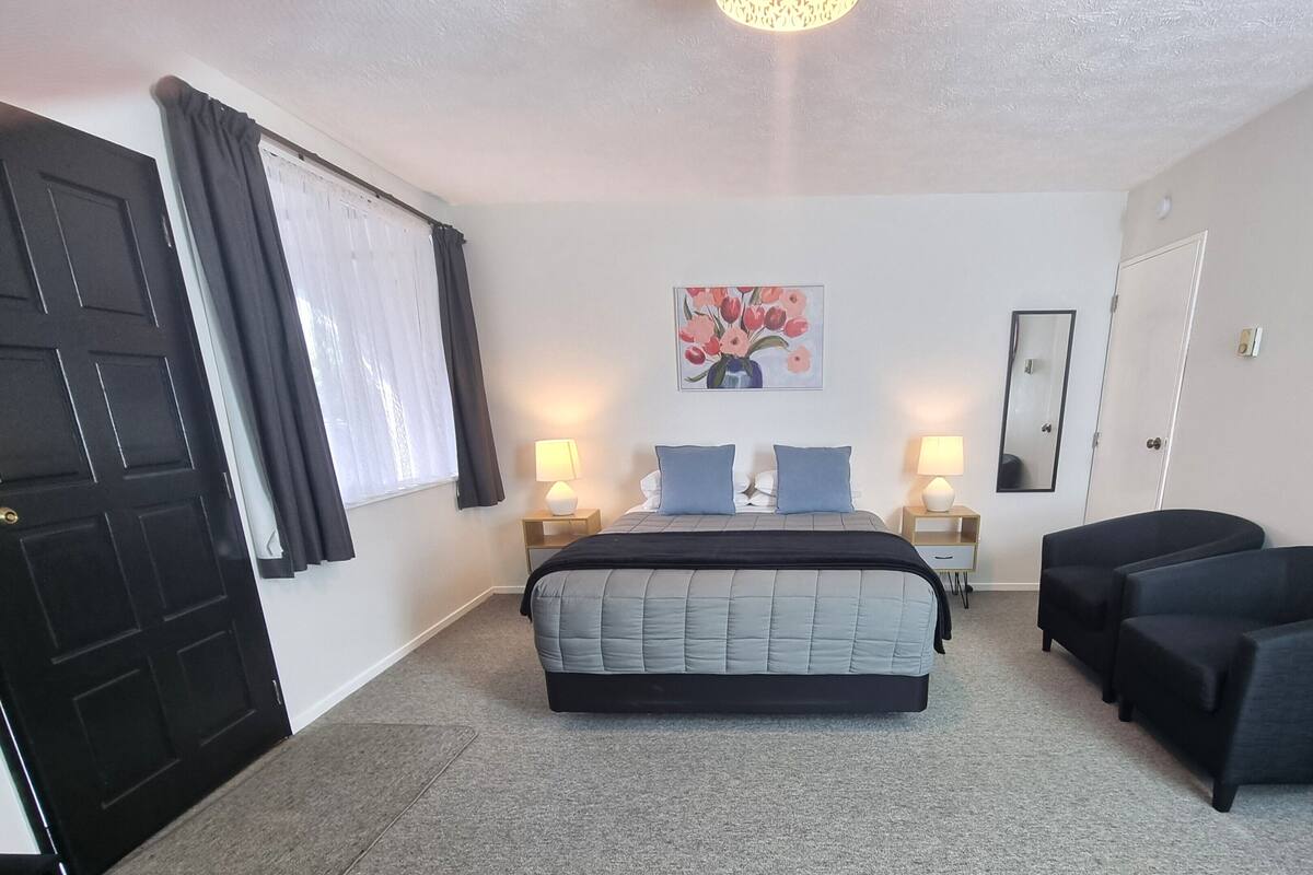 Triple Studio (Unit 6) | Iron/ironing board, cribs (free), WiFi (free)