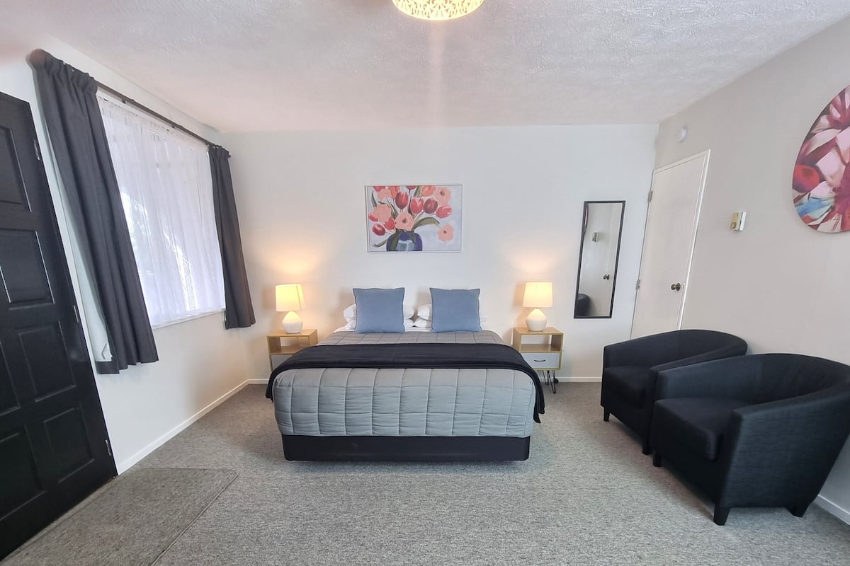 Triple Studio (Unit 6) | Iron/ironing board, free cribs/infant beds, free WiFi