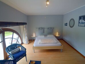 5 bedrooms, iron/ironing board, WiFi - Elegant Castle Stay, Havelange (Barvaux-Condroz)