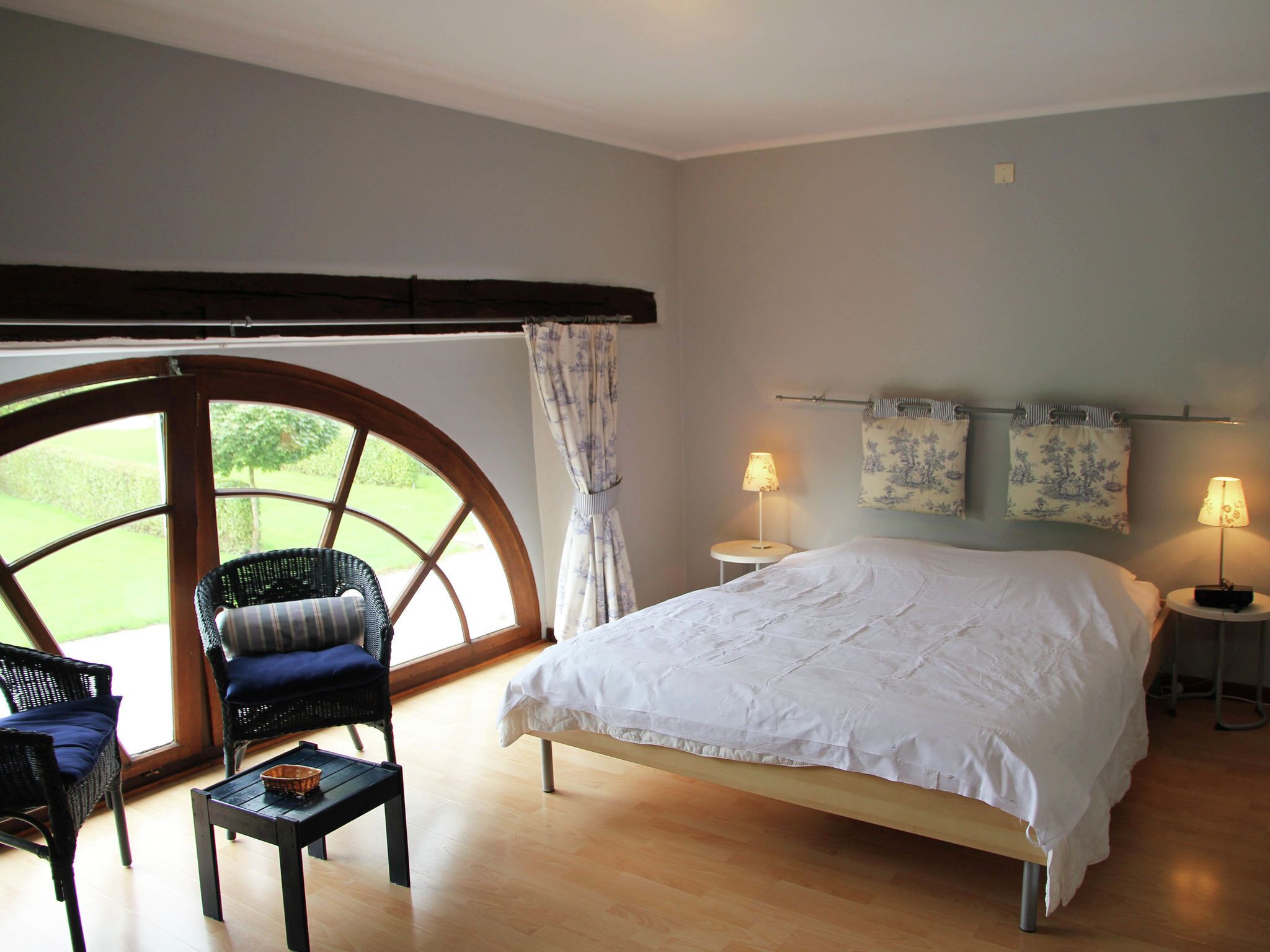 5 slaapkamers, een strijkplank/strijkijzer, wifi