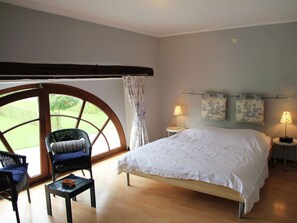 5 bedrooms, iron/ironing board, WiFi - Elegant Castle Stay, Havelange (Barvaux-Condroz)