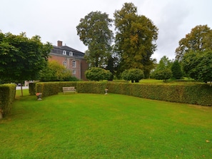 Property grounds - Elegant Castle Stay, Havelange (Barvaux-Condroz)