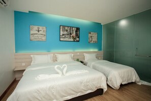 Chambre Familiale | Bureau, Wi-Fi gratuit