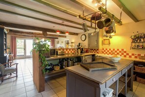 Frigorifero, microonde, forno, lavastoviglie