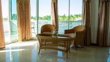 Deluxe Suite, Ocean View | Premium bedding, free WiFi, bed sheets