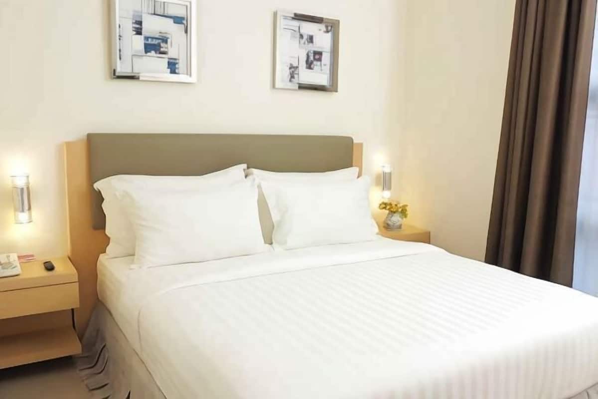 In-room safe, desk, soundproofing, iron/ironing board