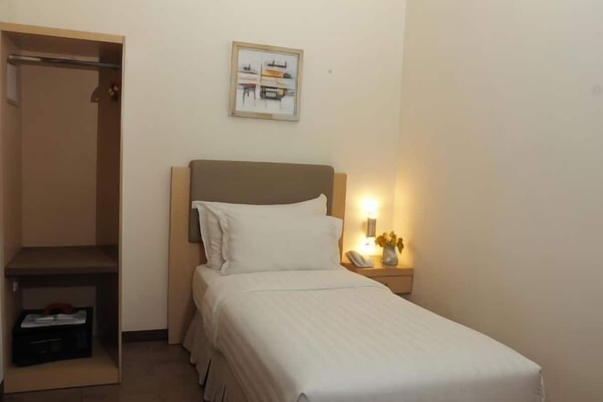 In-room safe, desk, soundproofing, iron/ironing board