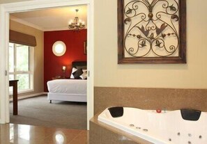 Departamento, 1 cama King size, cocina | Tina de hidromasaje