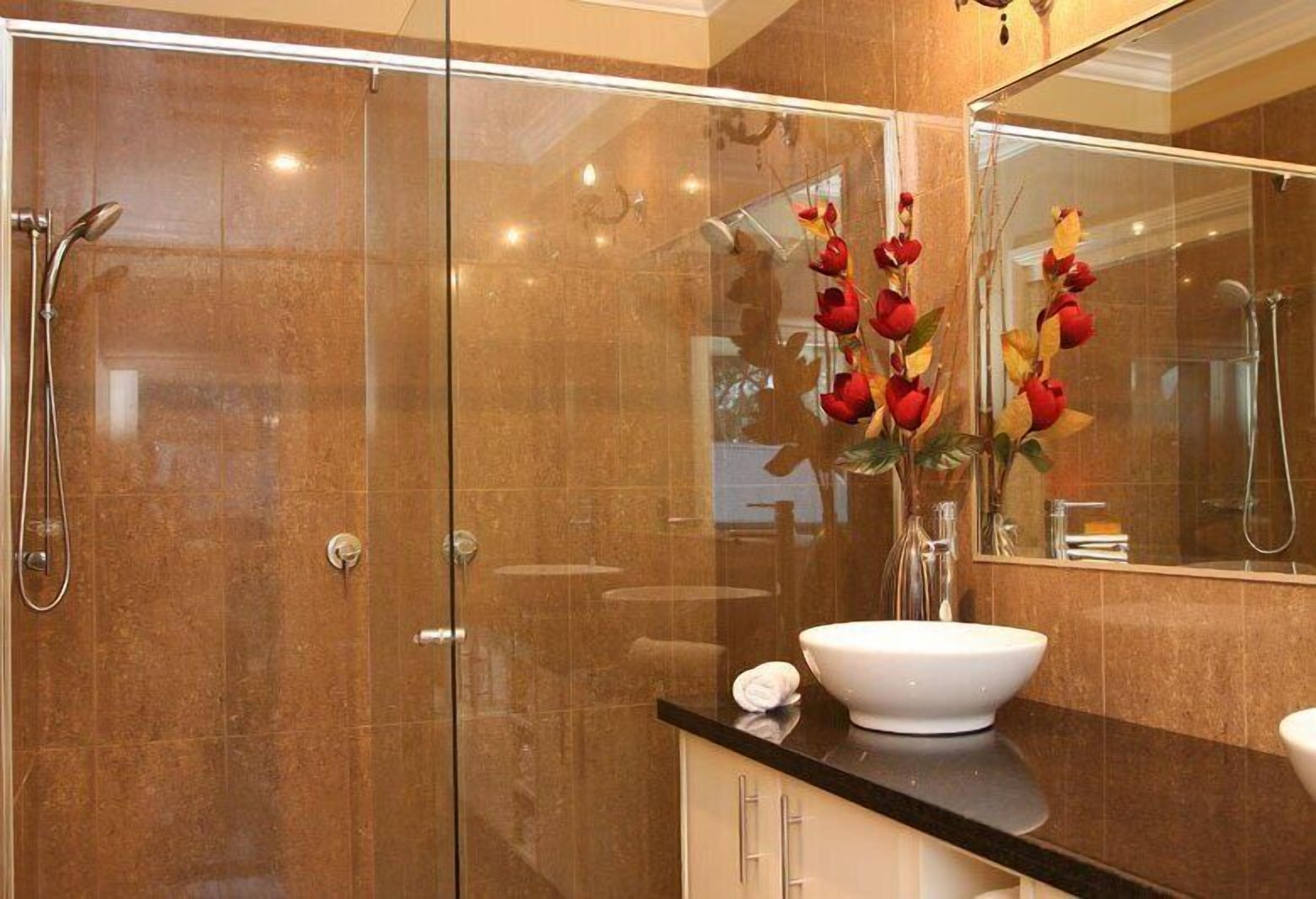 Self Contained Unit | Bathroom | Separate bathtub and shower, jetted bath, free toiletries, hair dryer