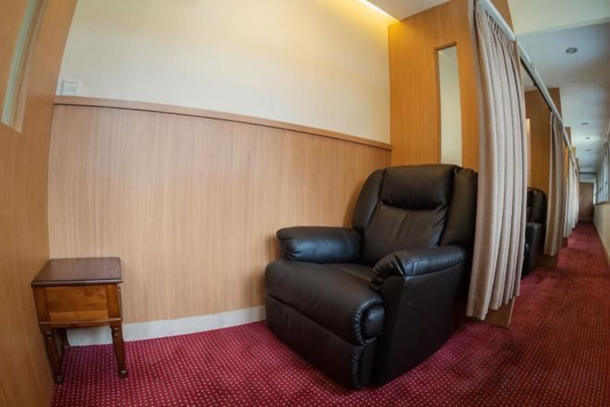 Shortnap At Couch With Shared Toilet – No Shower