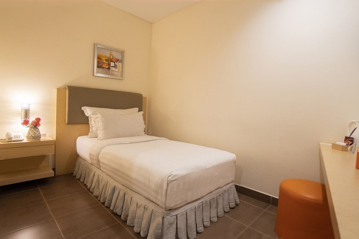 Standard Room | In-room safe, desk, soundproofing, free WiFi