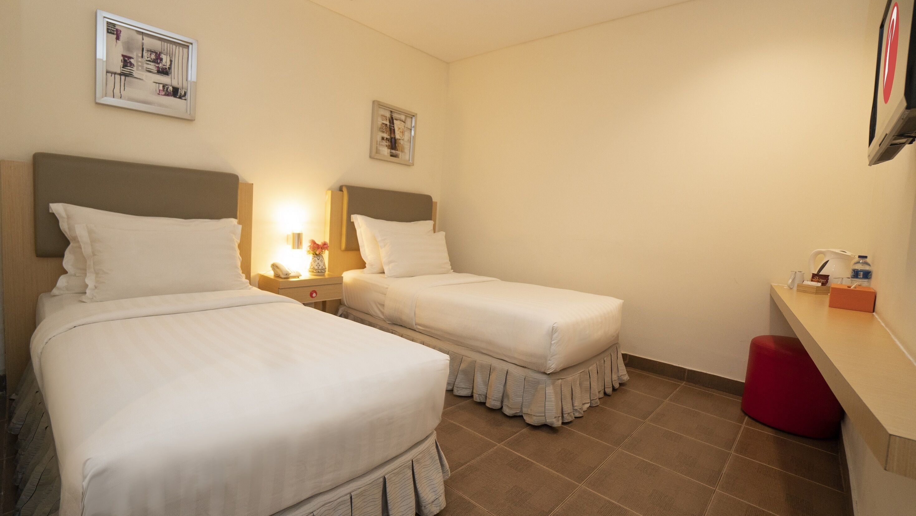 superior room | in-room safe, desk, soundproofing, free wifi