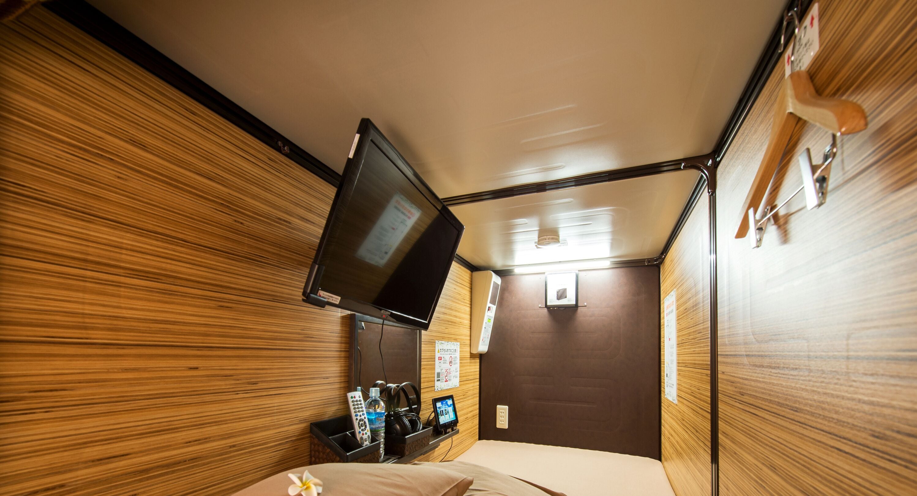 Free WiFi, bed sheets