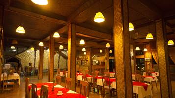 Breakfast, lunch, dinner served; local and international cuisine