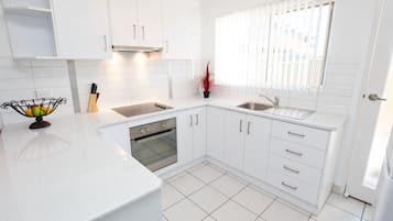 Metro - 2 Bedroom with Courtyards | Private kitchen | Full-sized fridge, microwave, oven, stovetop