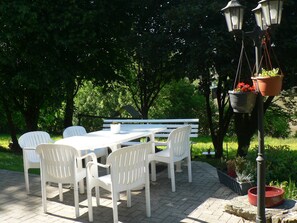 Outdoor dining - Forest Hideaway, Baillamont (Baillamont)