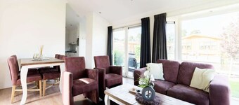 Chalet w/ Garden in Zaan Style
