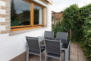 تناول الطعام بالخارج