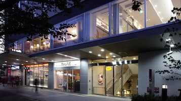 住宿正面 (夜晚)