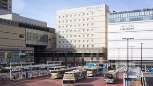 A hotel with multiple floors and a modern facade, featuring a large sign with the hotel's name. - JR East Hotel Mets Yokohama Tsurumi (Yokohama)