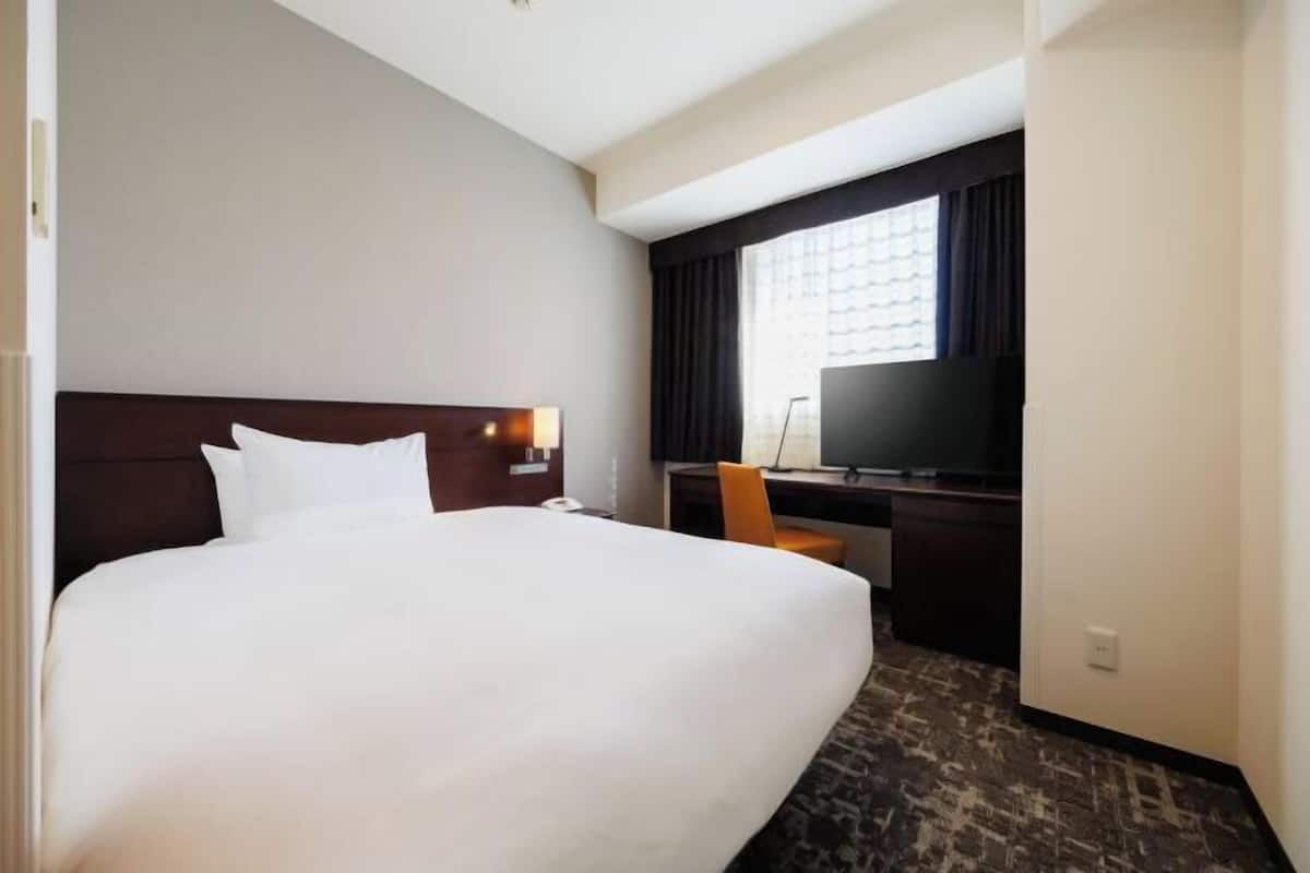 Bureau, rideaux occultants, Wi-Fi gratuit, draps fournis